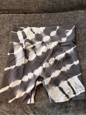 PINK Victoria's Secret Gray & black Tie-Dye High-Waist Bike Shorts